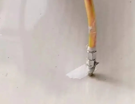 肃宁瓷砖空鼓维修公司专业解答在瓷砖铺贴过程中，如果使用的砂料过粗（如全部使用了粗砂），可能会导致以下问题
